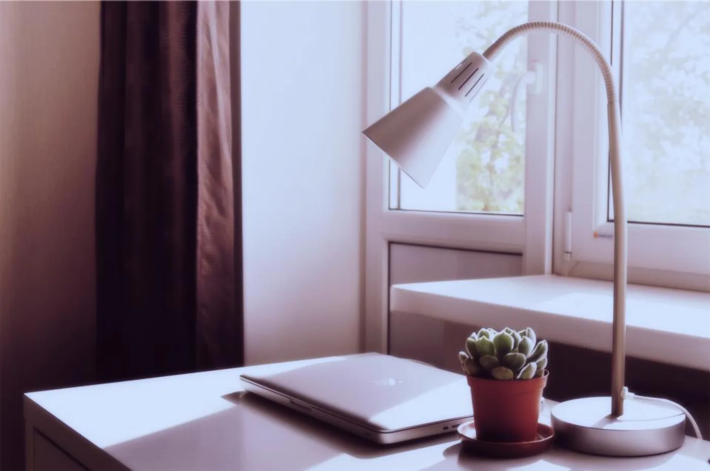 Nido Smart Desk Lamp